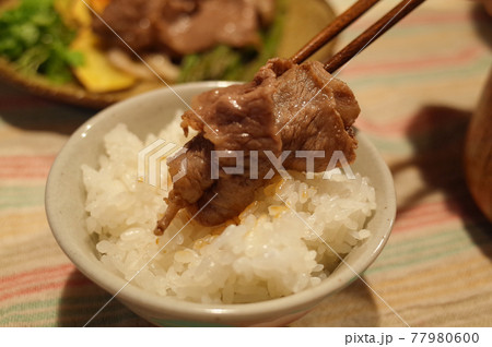 薄切り和牛のソテーとライス 薄切り和牛のソテーとライス 77980600