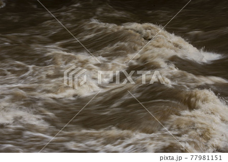 河川の増水 河川の増水 77981151