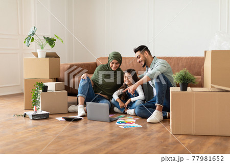 Happy muslim family doing repair in new house Happy muslim family doing repair in new house 77981652