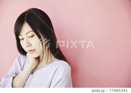 Beautiful asian woman on pink background 77985391