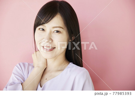 Beautiful asian woman on pink background 77985393