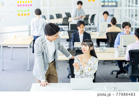 ベンチャー企業のオフィス 77986483