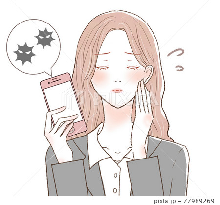 ウイルスに感染したスマホを持つスーツを着た女性 77989269