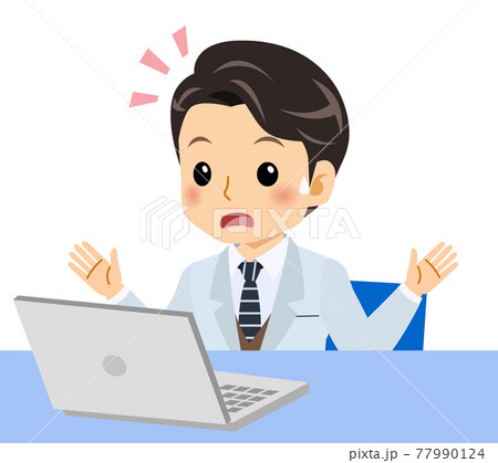 白衣を着た若い男性 77990124