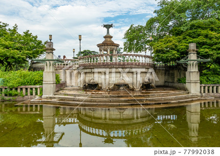 鶴舞公園のシンボル、噴水塔〈愛知県名古屋市〉 鶴舞公園のシンボル、噴水塔〈愛知県名古屋市〉 77992038