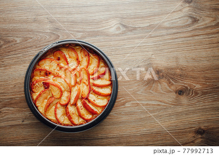 apple tart cake on wooden table top 77992713