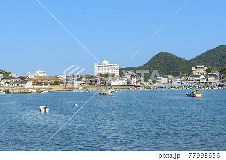 広島県福山市 晴天の鞆の浦の街並み 広島県福山市 晴天の鞆の浦の街並み 77993656