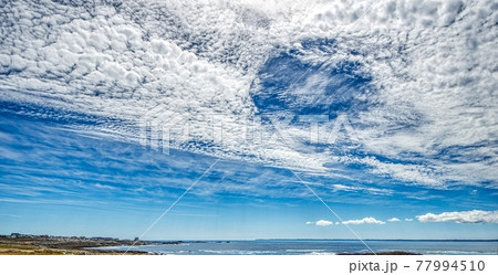 Games of clouds on the coast 77994510