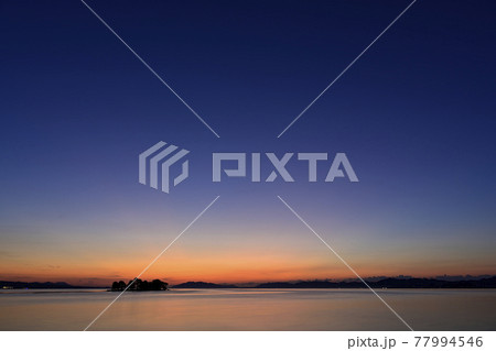 宍道湖の夕暮れ 77994546