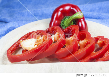 Sliced sweet pepper 77996970