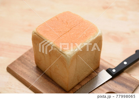 美味しそうな食パン 77998065