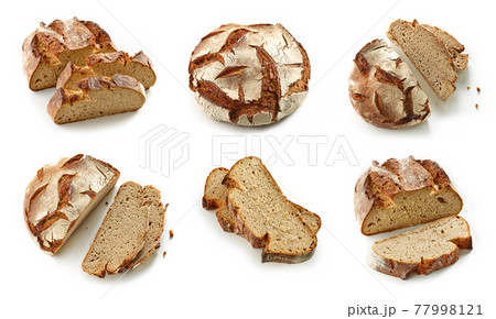 slices of freshly baked bread 77998121
