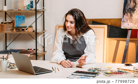 art school female speaker online courses painting 77998729