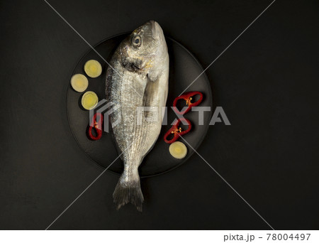 Raw sea bream 78004497