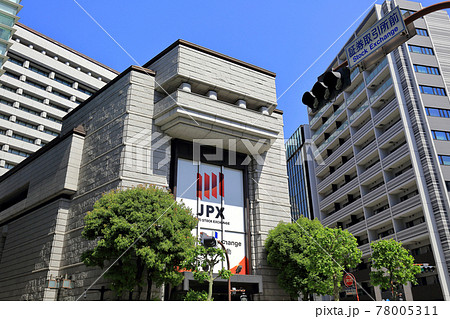 東京　日本橋兜町の都市風景　証券取引所前交差点付近 78005311