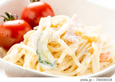 スパゲティサラダ(ミニトマト添え)のアップ。 78006038