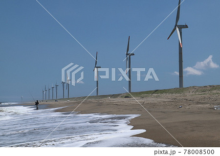 鹿島灘に連なる風力発電設備（風車） 78008500