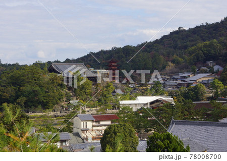広島県 廿日市市 宮島町 あせび歩道から見た豊国神社 広島県 廿日市市 宮島町 あせび歩道から見た豊国神社 78008700