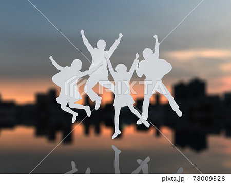 ジャンプする4人の男女学生シルエット 白 Cgイラスト横のイラスト素材