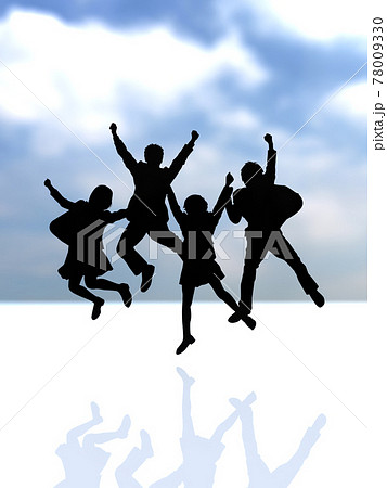 ジャンプする4人の男女学生シルエット 黒 Cgイラスト縦のイラスト素材
