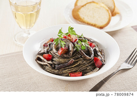 スパゲッティーニのイカ墨ソース 78009874