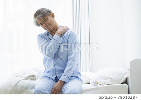 睡眠イメージ ミドル シニア男性 睡眠イメージ ミドル シニア男性 78010287