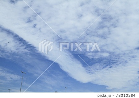 秋空のすじ雲② 78010584