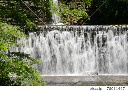 永源寺　参道脇の滝　滋賀県東近江市 78011447