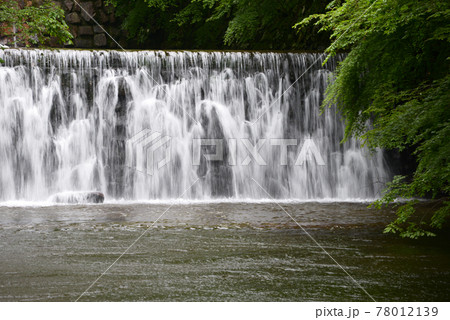 永源寺 参道脇の滝 滋賀県東近江市 永源寺 参道脇の滝 滋賀県東近江市 78012139