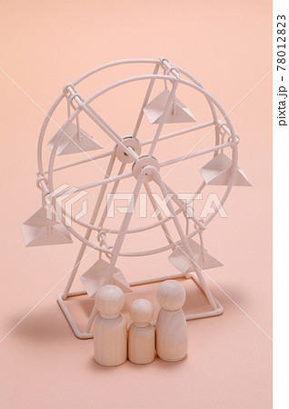 家族と観覧車イメージ 家族と観覧車イメージ 78012823
