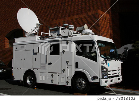 中型テレビ中継車（ロゴ、社名無し、白ボディ） 78013102