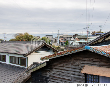 愛知県常滑市の風景 住宅街と海 愛知県常滑市の風景 住宅街と海 78013213