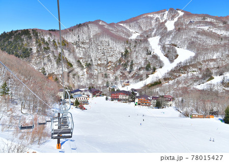 志賀高原 ジャイアントスキー場より西館山スキー場方面を望む(長野県山ノ内町)【2021.3】 78015427