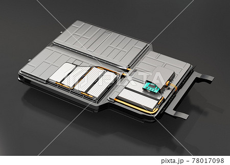 黒バックに電気自動車用バッテリーパックのカットイメージ。 78017098