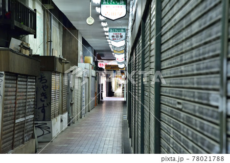 解体間近の昭和の趣が残る神戸元町高架通商店街 解体間近の昭和の趣が残る神戸元町高架通商店街 78021788