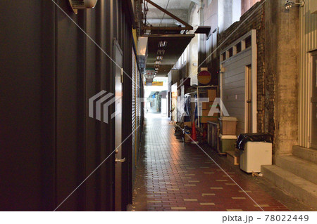 解体間近の昭和の趣が残る神戸元町高架通商店街 解体間近の昭和の趣が残る神戸元町高架通商店街 78022449