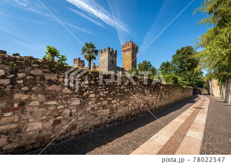 Medieval Scaligero Castle of Lazise Tourist Resort on Lake garda - Verona Italy 78022547