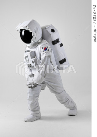 Astronaut stretching before exercise, white background Astronaut stretching before exercise, white background 78023742