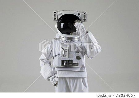 Astronaut shouting, announcing in, white background Astronaut shouting, announcing in, white background 78024057