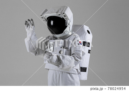 Astronaut, white backgrounds, astronauts are using tablet pc 78024954