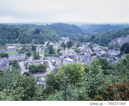 デュルビュイの村と城 78025169