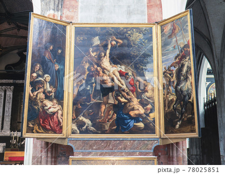 ノートルダム大聖堂のキリストの昇架 78025851