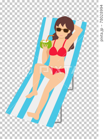 ビーチで日光浴をする女性 ビーチで日光浴をする女性 78028994