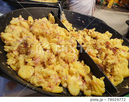 【ストラスブール】マルシェドノエルのジャーマンポテト 【ストラスブール】マルシェドノエルのジャーマンポテト 78029772