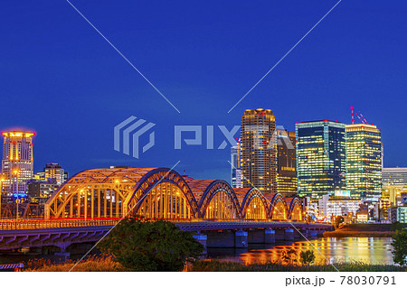 淀川河川敷から見た大阪駅周辺高層ビル群 都市景観　夜景 78030791