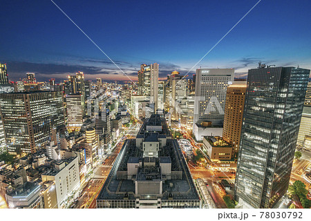大阪駅前第三ビル展望台からの眺め　薄暮　夜景【大阪都市風景】 78030792