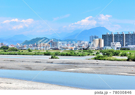 安倍川の清流と静岡市街地 安倍川の清流と静岡市街地 78030846