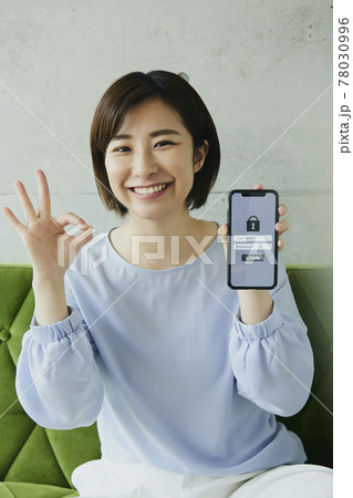 Woman has cell phone. Forgot password 78030996