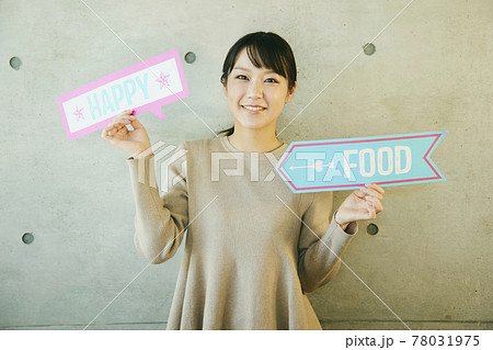 woman with message boards woman with message boards 78031975