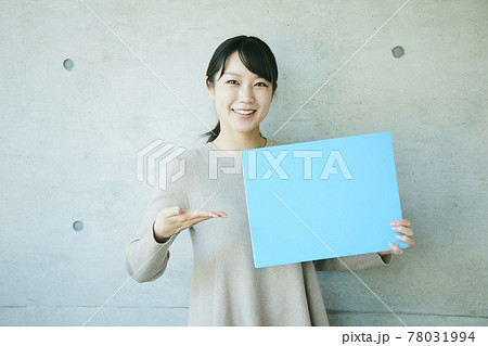 woman with message boards woman with message boards 78031994